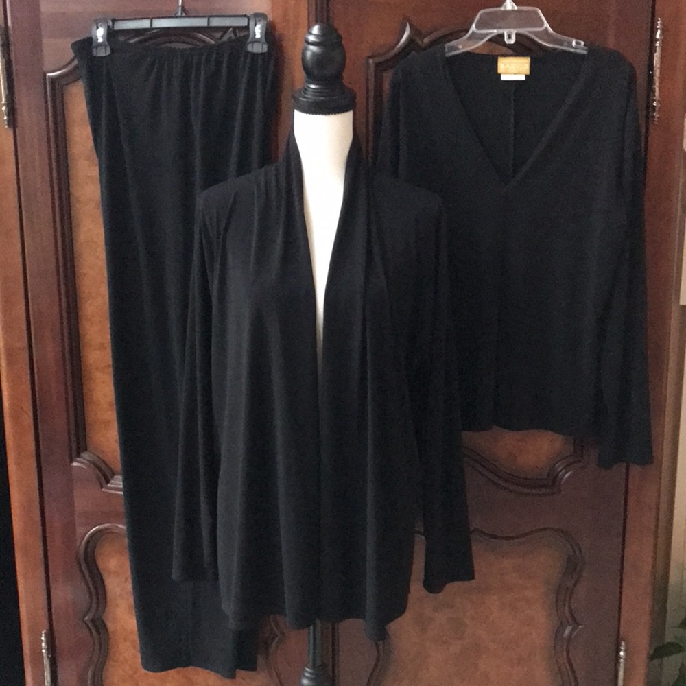 Linda Lundstrom 3-Piece Outfit - Pants/Long Sleeve V-Neck/Open Cardigan